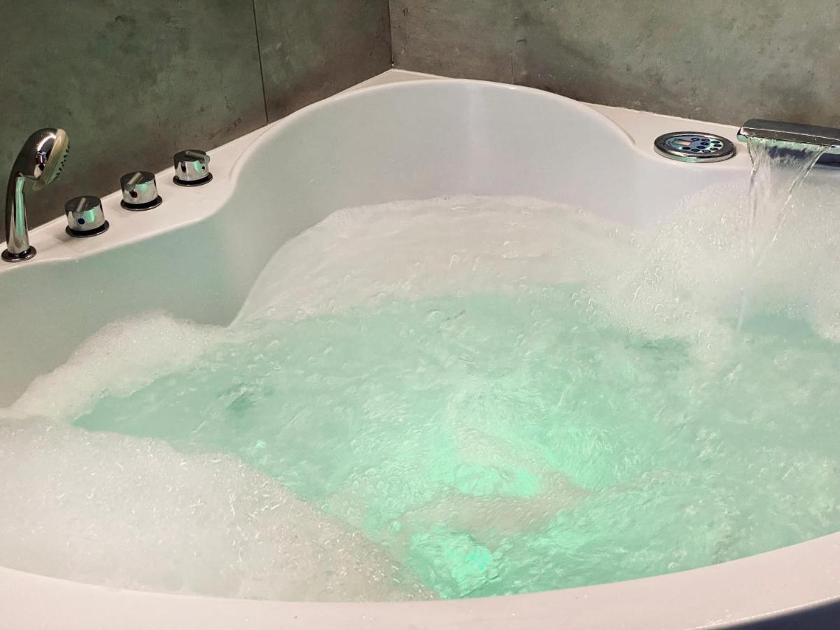 Apartment Premium Jacuzzi For Couples, Old Town Cracovia Exterior foto
