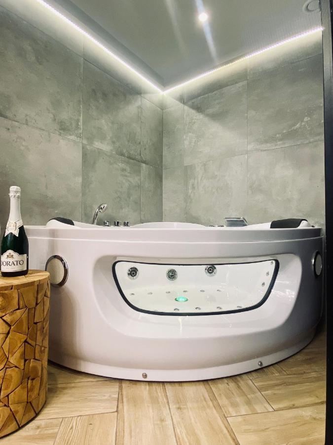 Apartment Premium Jacuzzi For Couples, Old Town Cracovia Exterior foto