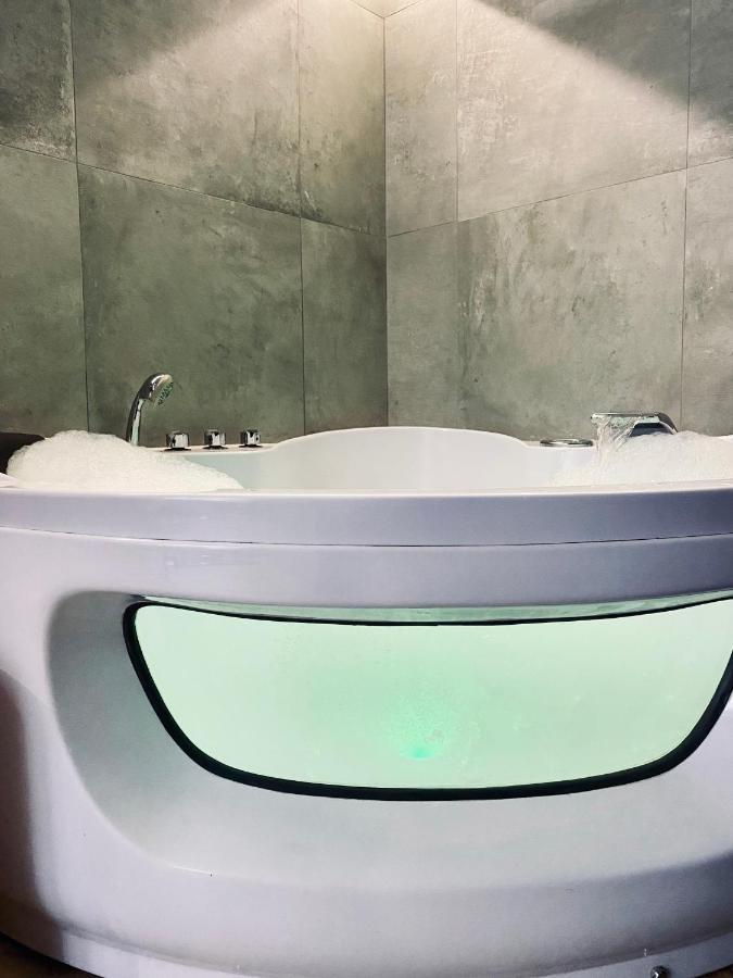Apartment Premium Jacuzzi For Couples, Old Town Cracovia Exterior foto