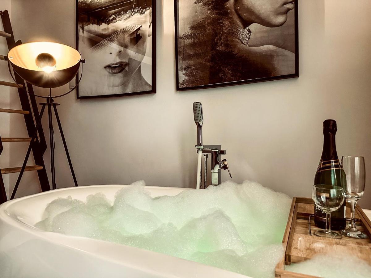Apartment Premium Jacuzzi For Couples, Old Town Cracovia Exterior foto