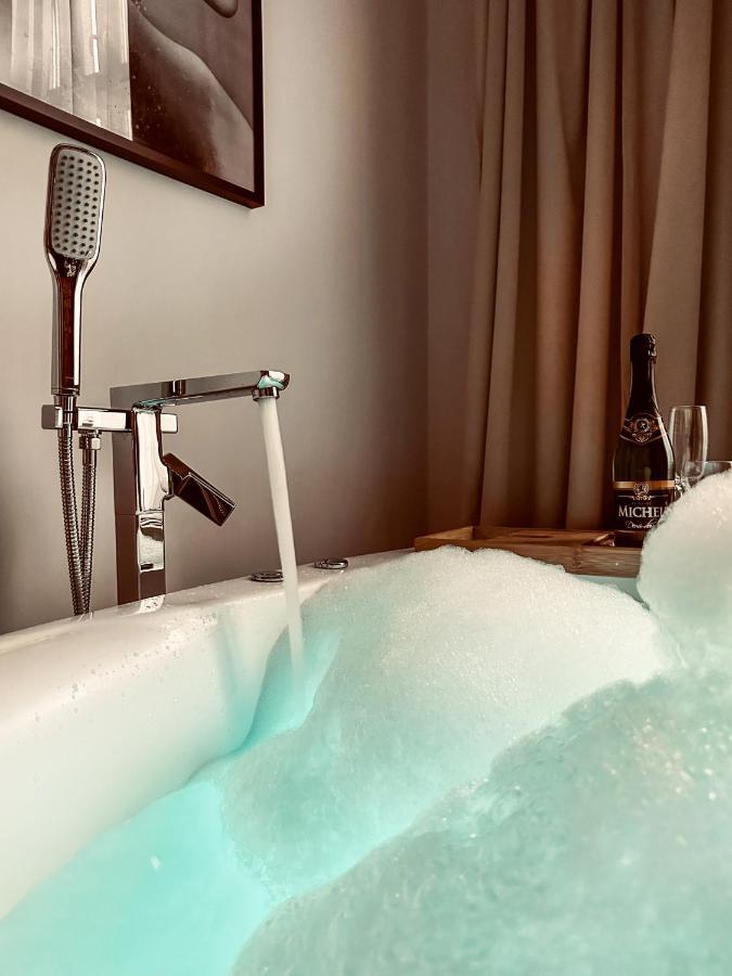 Apartment Premium Jacuzzi For Couples, Old Town Cracovia Exterior foto