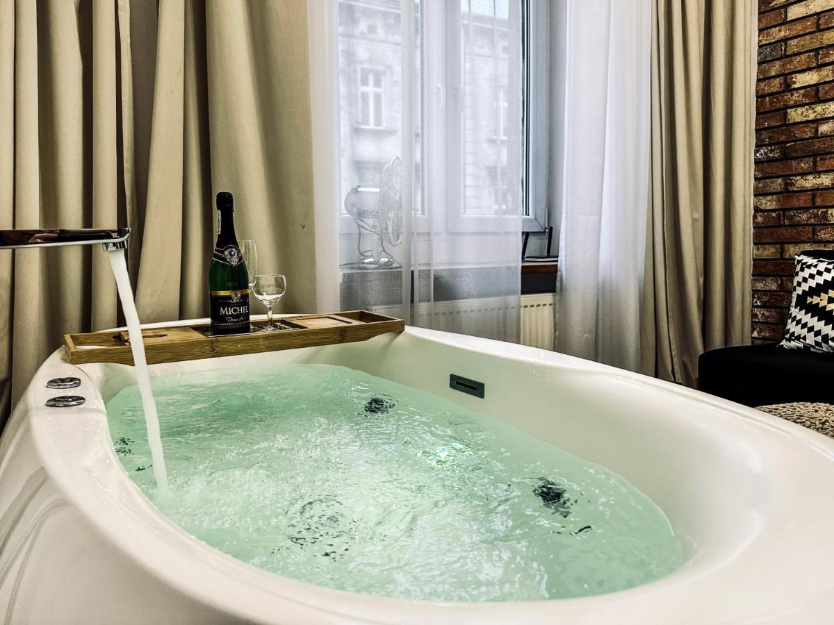 Apartment Premium Jacuzzi For Couples, Old Town Cracovia Exterior foto